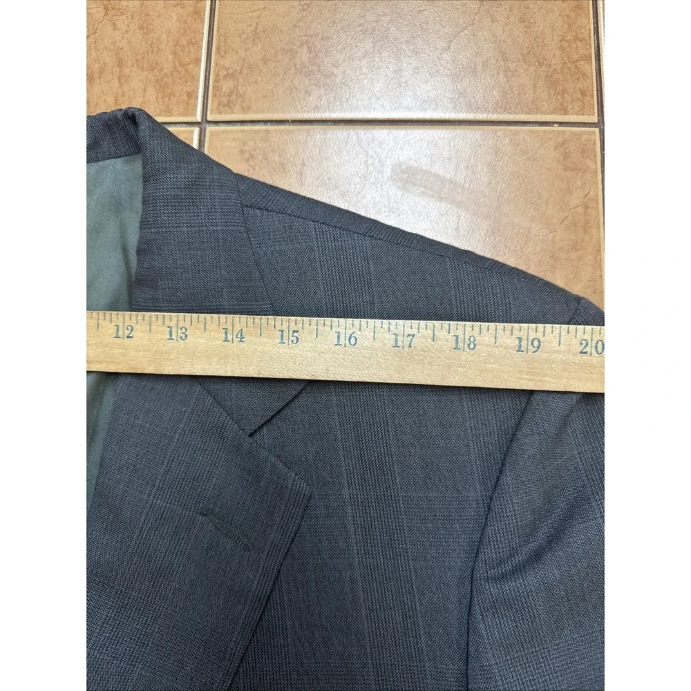 Stafford Vintage 2 Piece Suit 44S Pants 33 x 30 Gray Plaid Wool Blend USA Made